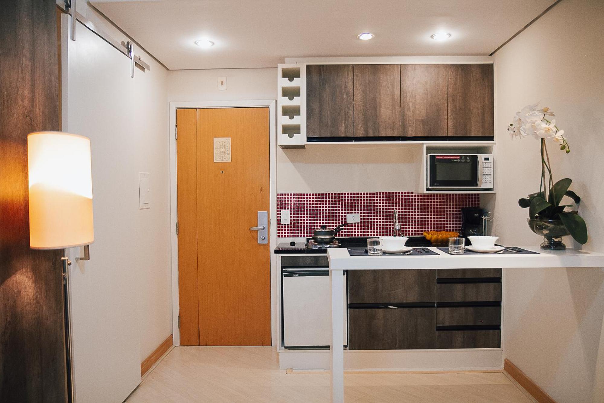 Apartamento Ape Bienal Suits, Arrumacao, Manobrista E Piscina